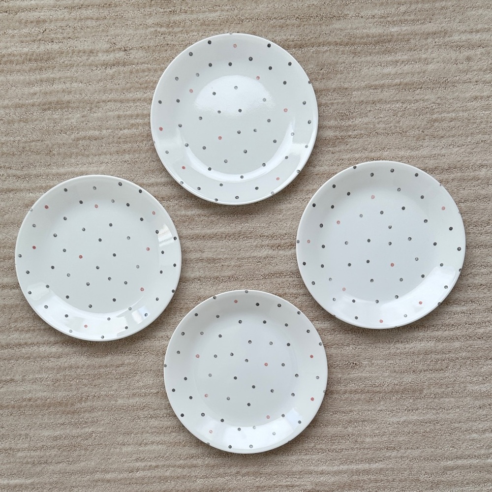 EUC Set of 4 Polka Dottie Corelle Vive Collection Lunch Plate Gray Black Red Dot